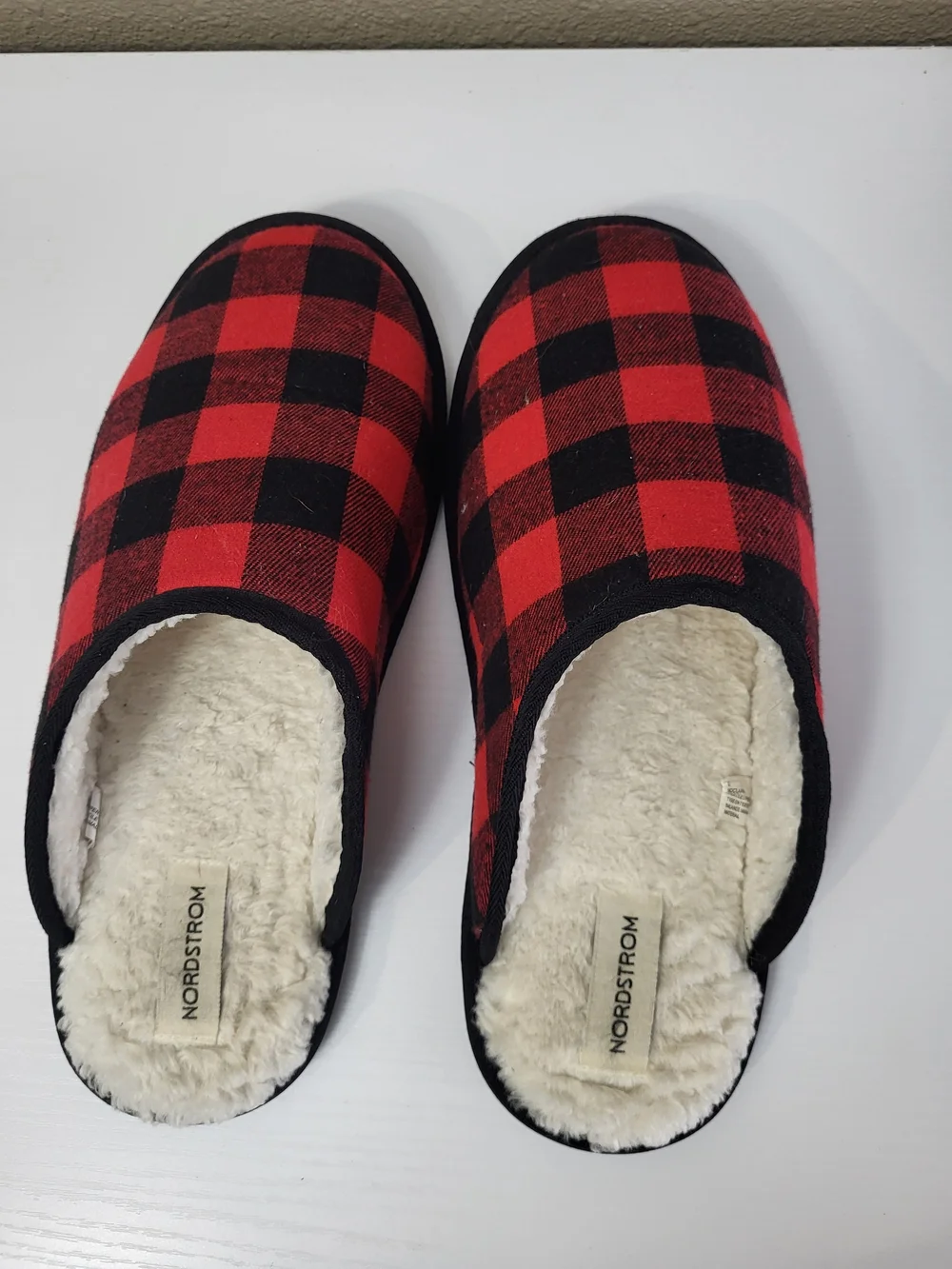 Nordstrom Mens Red and Black Buffalo Plaid Fleece-Lined Slippers Sz Large